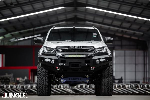 Picture of Deluxe Series - DMax 2020+ Non-Hoop